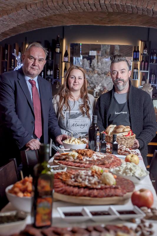 Ferdinand Troha, Ivona Odvorčić Kahanek i Zvonimir Krželj, vlasnik Basement - wine bara