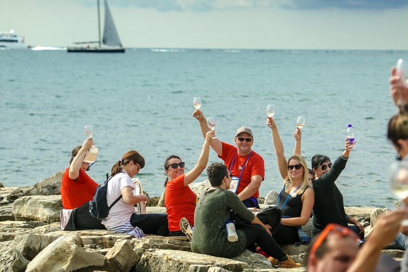 Prvi Wine  Walk by the Sea za savršeni oproštaj s ljetom 