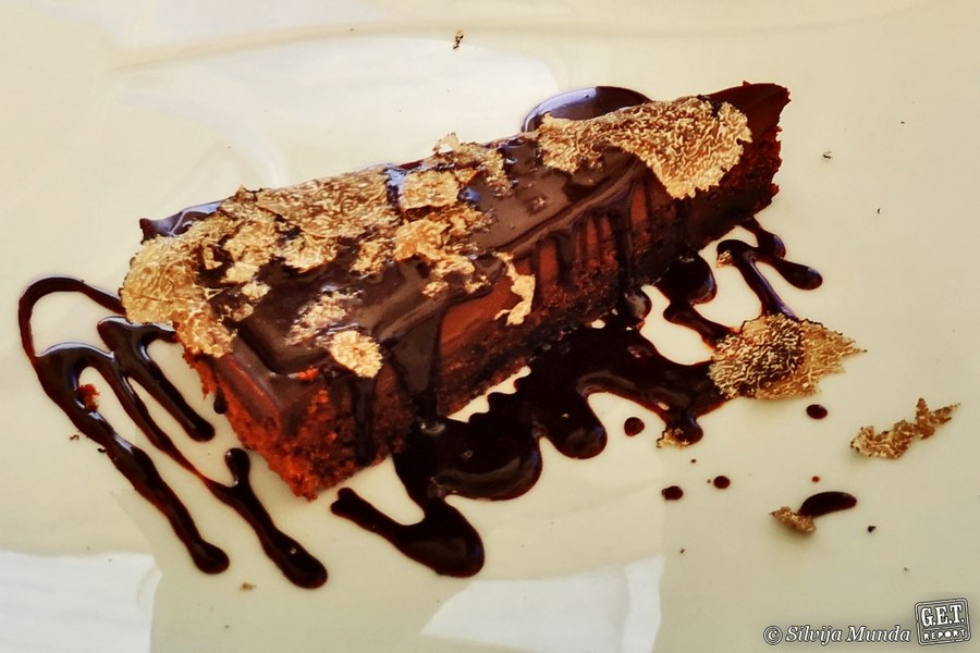 Čokoladni kolač s crnim tartufom u konobi Pod voltom