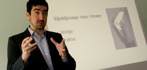 Dennis Dražan Šunjić na predavanju u Zagrebu