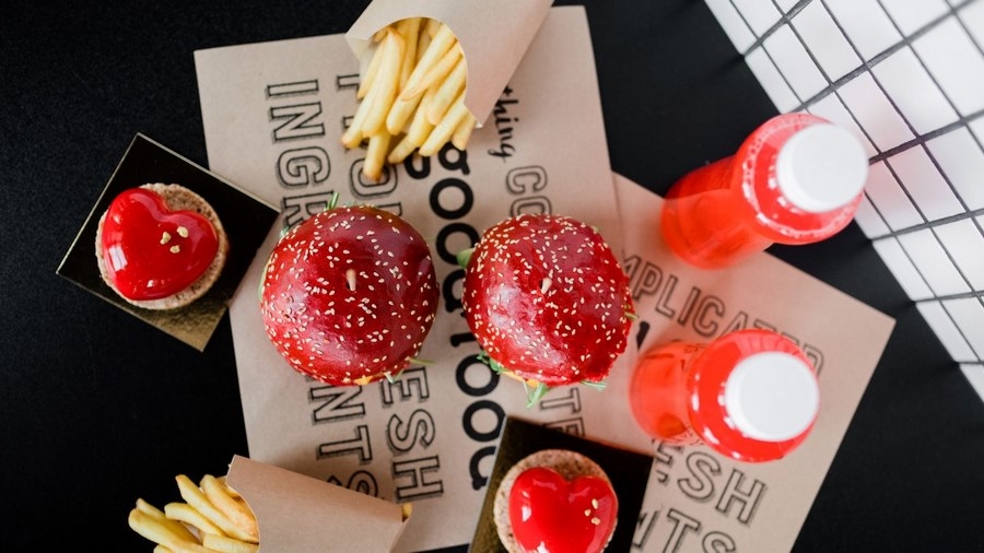 Crveno obojanu burgeri i sushiji najbolja su  valentinovska pozivnica u  palmotičevu 2